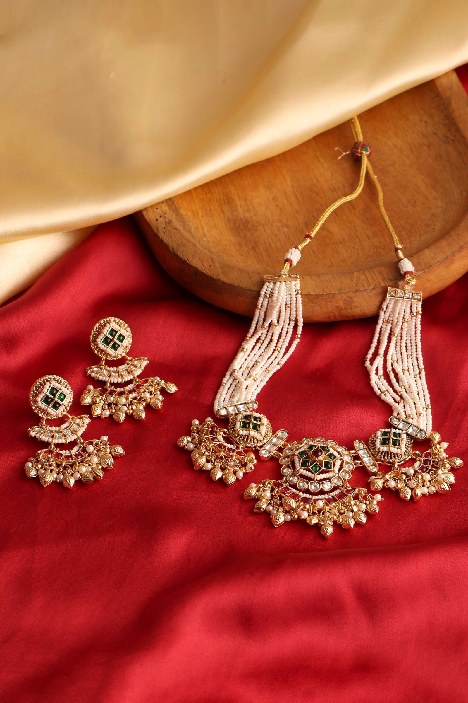 ebacwvccset00009ss26mul_1.jpg Multicolour Gold Plated Alloy Studded Necklace Set - Image 1